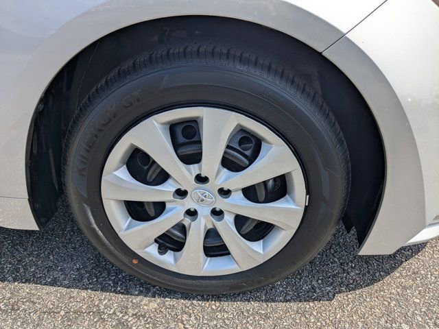 Used 2025 Toyota Corolla LE FWD image 11