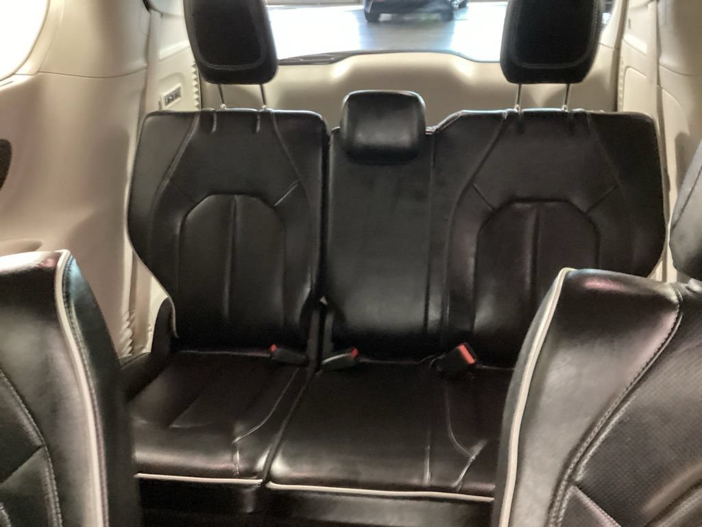 Used 2022 Chrysler Pacifica Limited FWD image 30