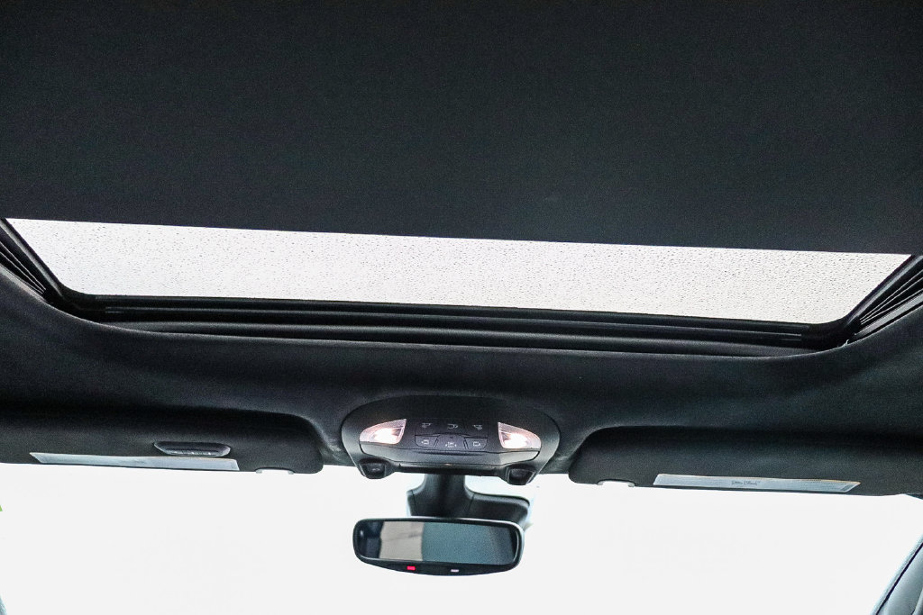 New 2027 Chrysler Pacifica Pinnacle w/ Theater Group FWD image 17