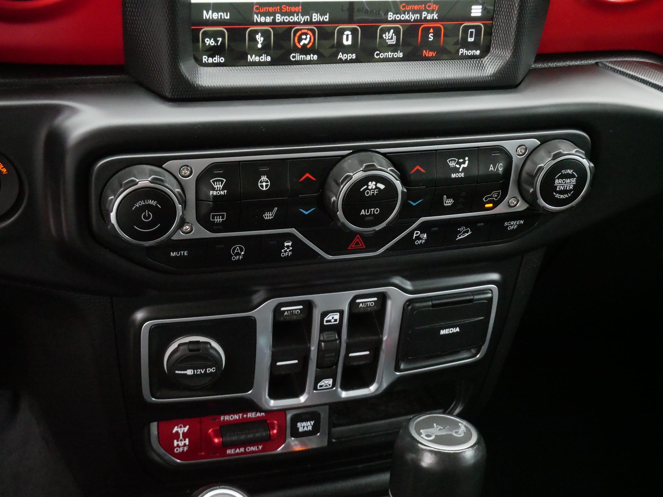 Used 2018 Jeep Wrangler Unlimited Rubicon w/ Dual Top Group AWD/4WD image 23