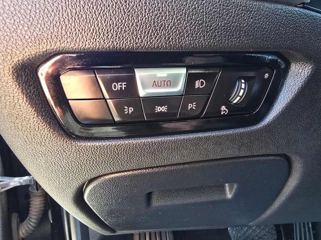 Used 2021 BMW 330i xDrive Sedan w/ Premium Package image 21