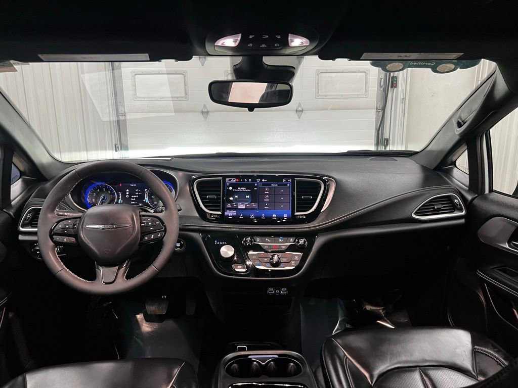 Used 2023 Chrysler Pacifica Touring-L w/ S Appearance Package image 37
