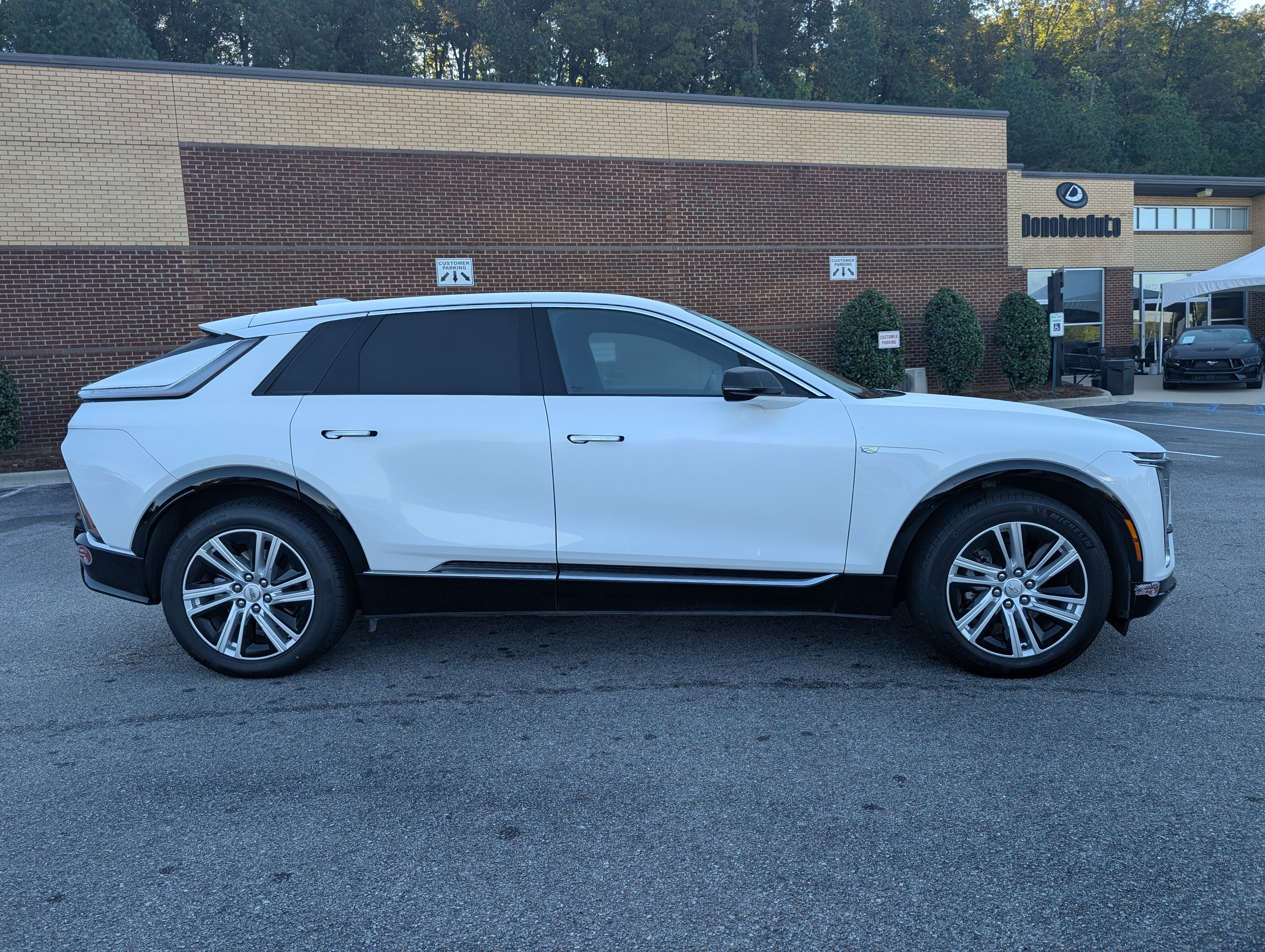 Used 2024 Cadillac Lyriq Tech RWD image 10