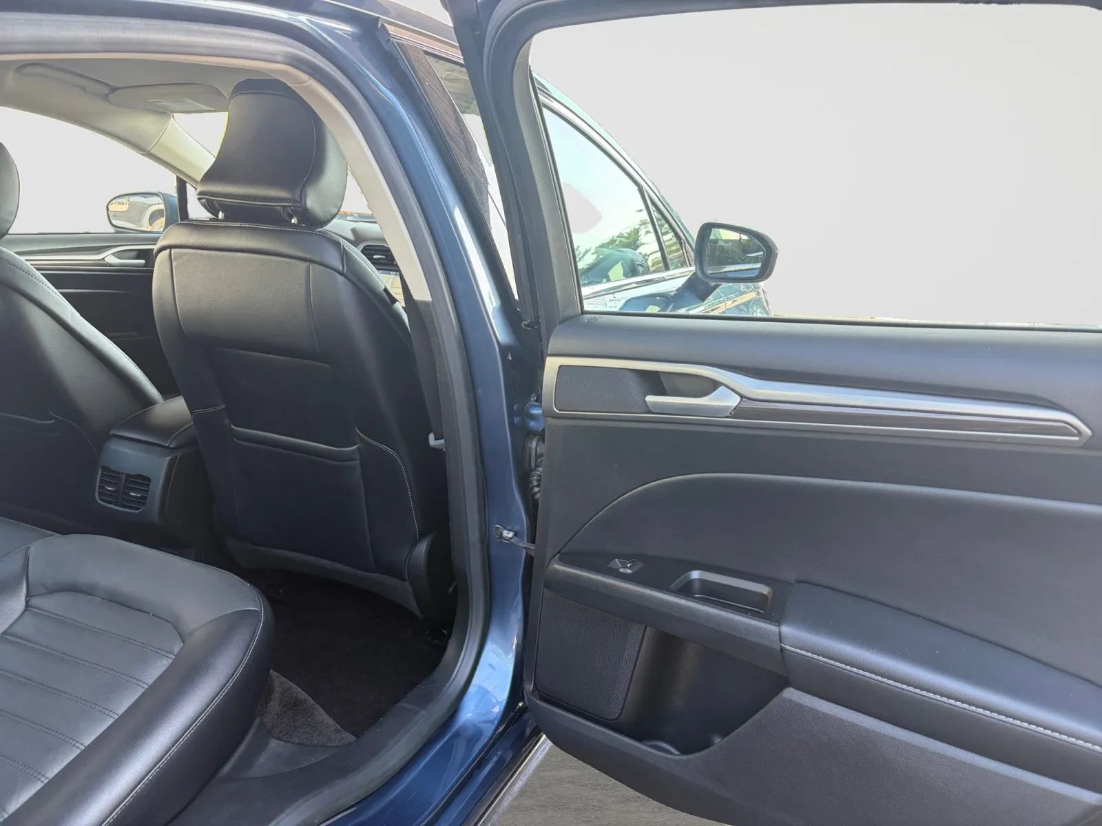 Used 2018 Ford Fusion Energi SE FWD image 17