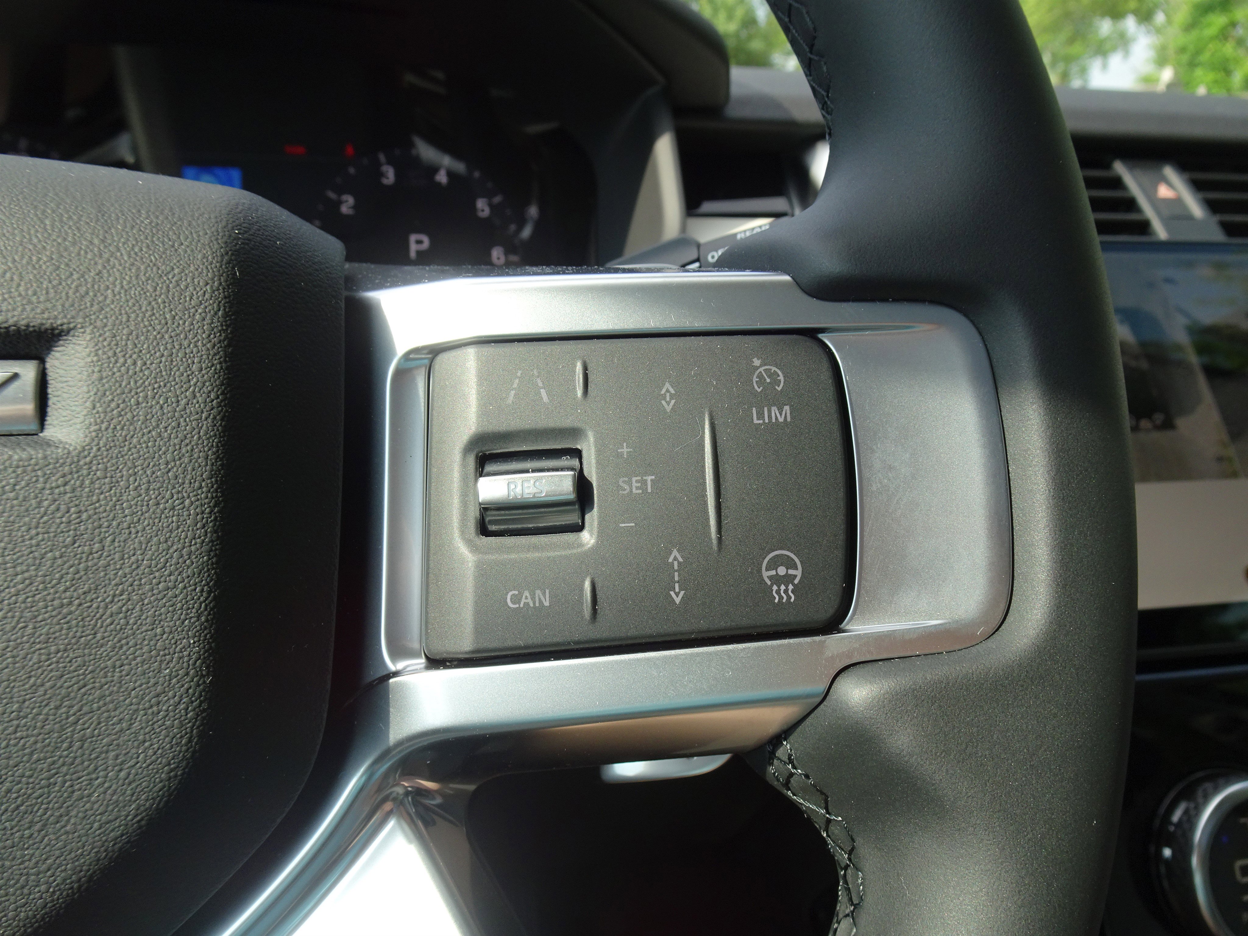 New 2025 Land Rover Discovery S image 28