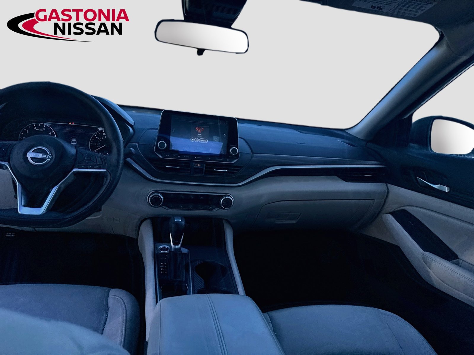 Used 2025 Nissan Altima 2.5 SV FWD image 27