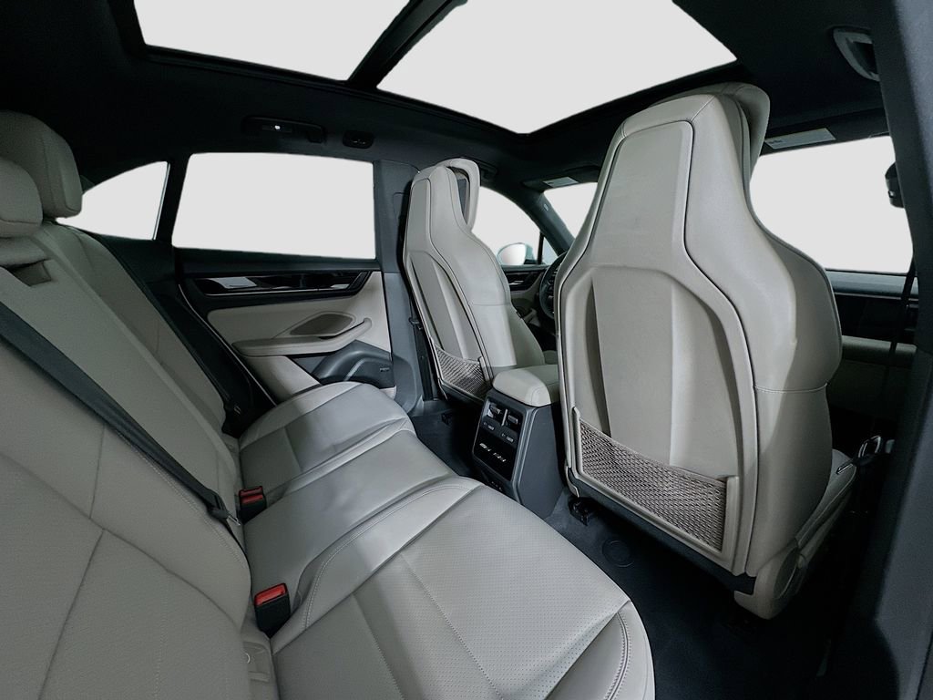 Certified 2025 Porsche Macan Electric image 30