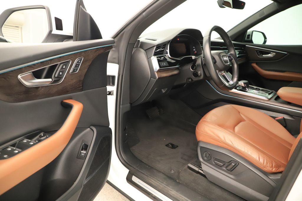 Used 2019 Audi Q8 Premium Plus w/ Premium Plus AWD/4WD image 13