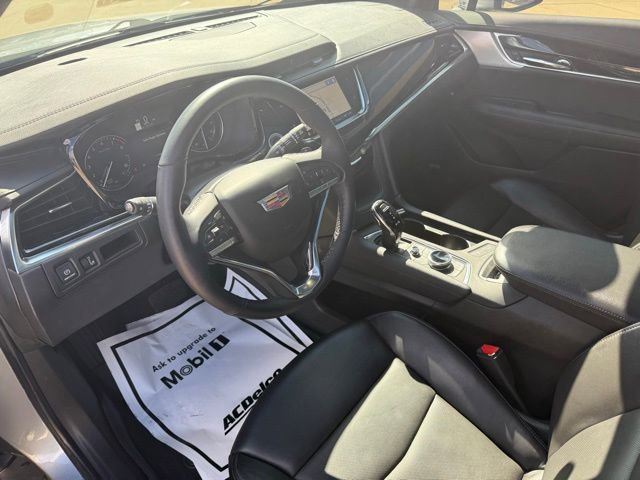 Used 2025 Cadillac XT6 Premium Luxury image 17