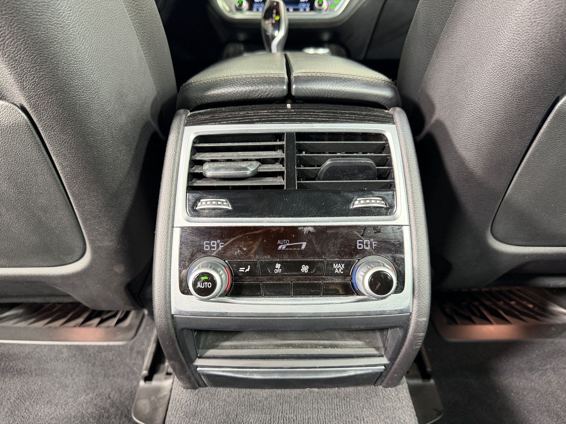 Used 2019 BMW 740i w/ M Sport Package RWD image 30