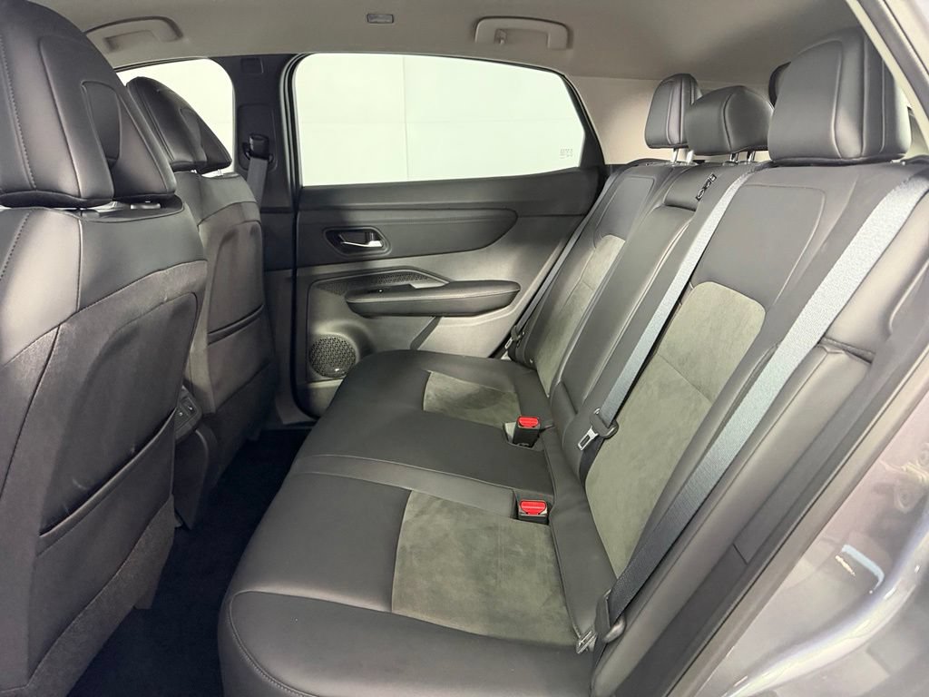 Used 2025 Nissan Ariya FWD image 17