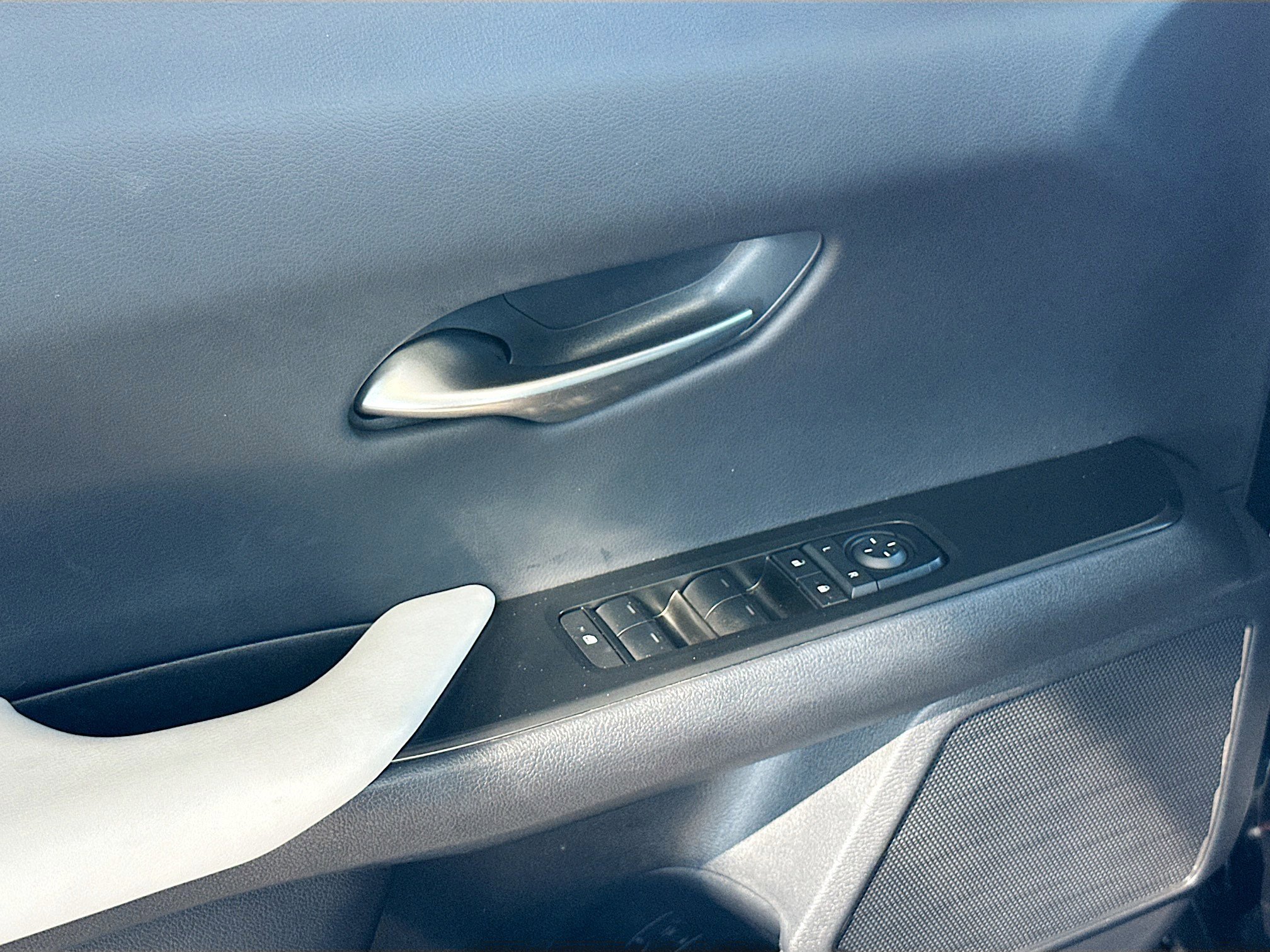 Used 2025 Lexus UX 300h FWD image 17