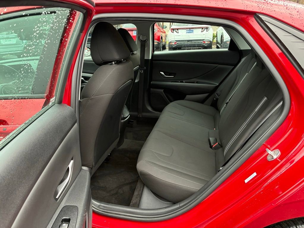 Used 2023 Hyundai Elantra SEL w/ Convenience Package image 19