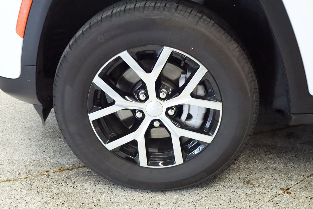 Used 2025 Jeep Grand Cherokee Limited w/ Trailer Tow Package image 14