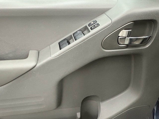 Used 2015 Nissan Frontier SV RWD image 11
