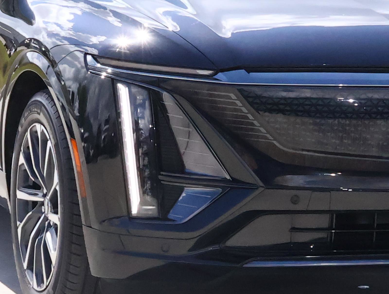 Certified 2024 Cadillac Lyriq Sport image 9