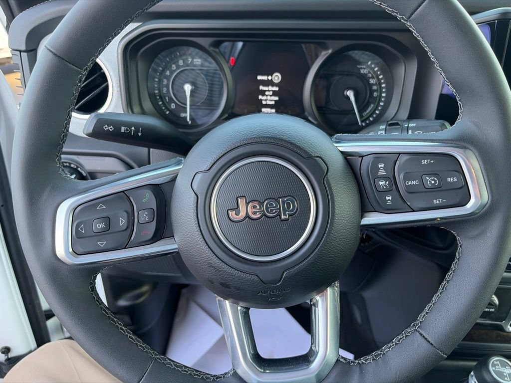 Used 2025 Jeep Wrangler Unlimited Sahara AWD/4WD image 18