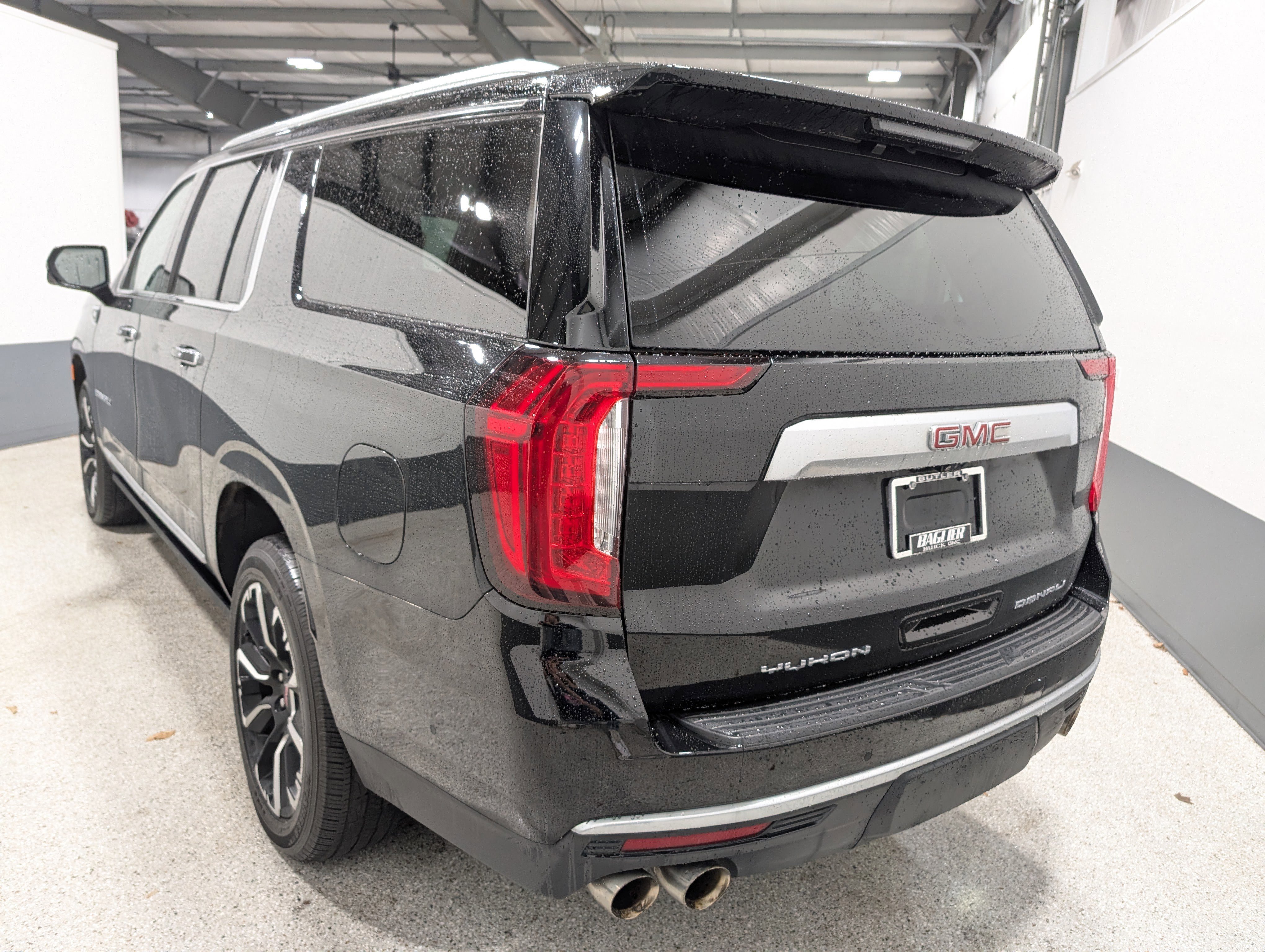 Used 2023 GMC Yukon XL Denali w/ Advanced Technology Package AWD/4WD image 5