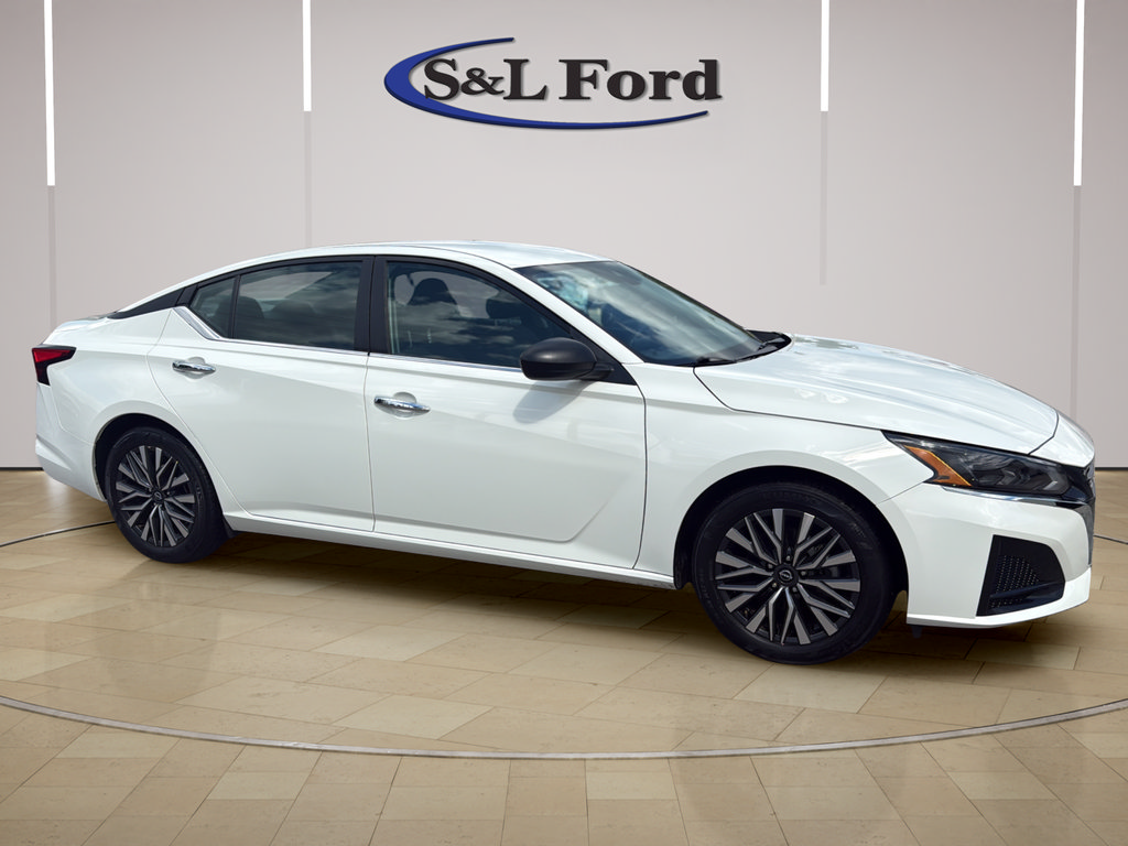 Used 2025 Nissan Altima 2.5 SV FWD image 10