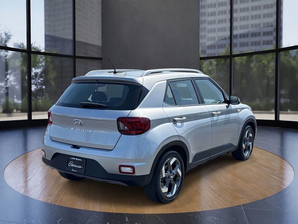 Used 2025 Hyundai Venue SEL FWD image 3