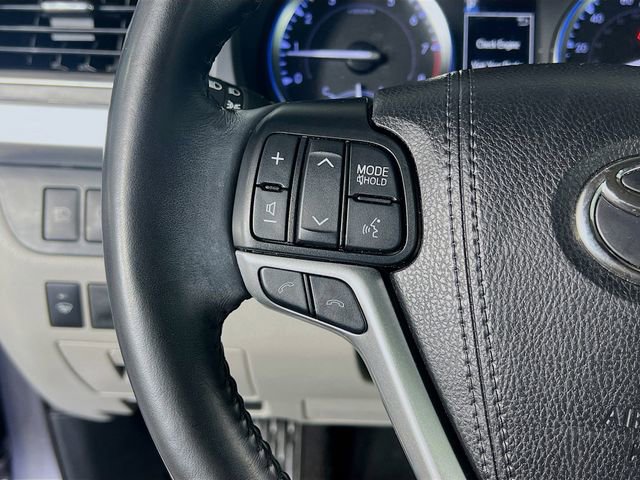 Used 2019 Toyota Highlander XLE FWD image 17