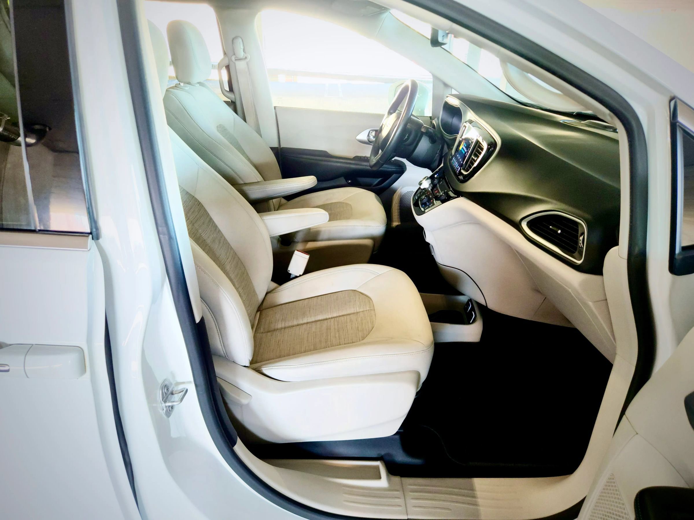 Used 2019 Chrysler Pacifica Touring Plus image 27