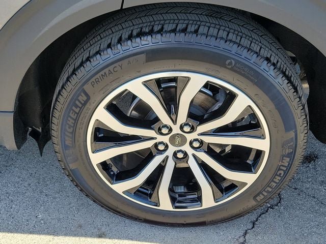 Used 2025 Ford Explorer ST-Line AWD/4WD image 28