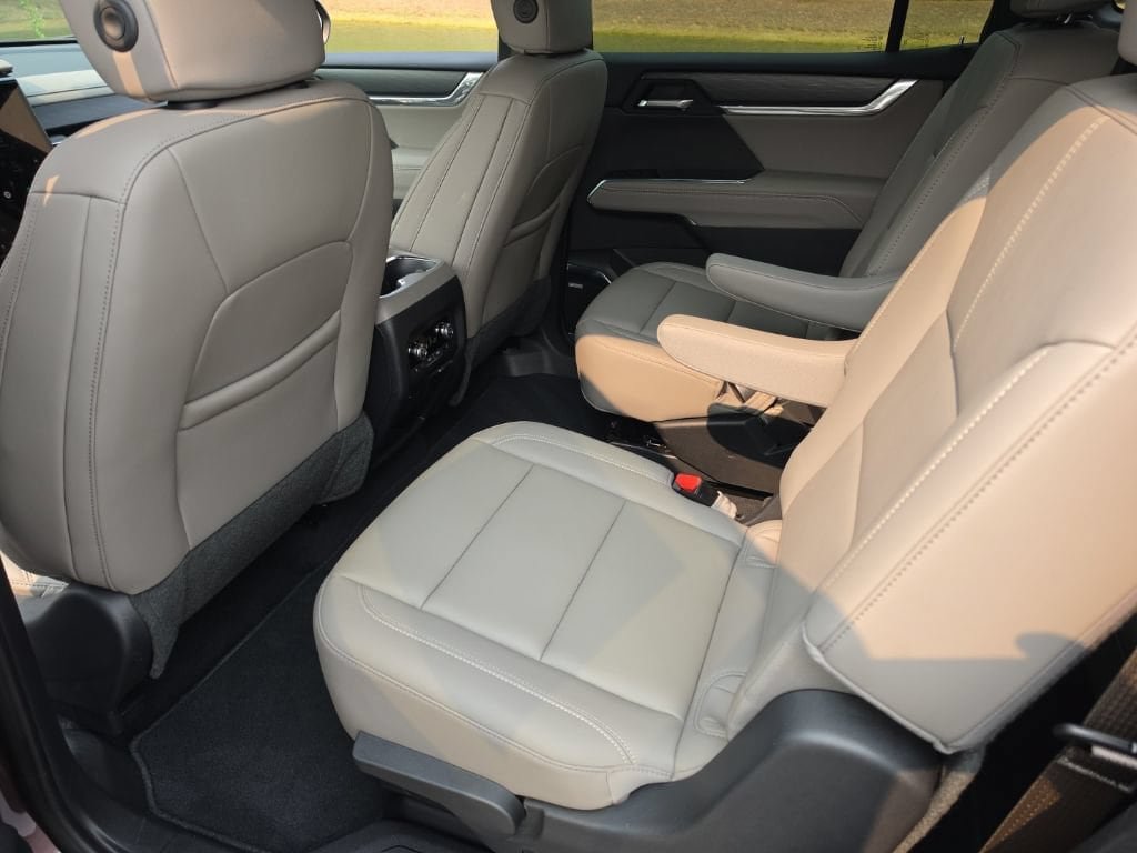 Used 2024 GMC Acadia Elevation w/ Luxury Package FWD image 18