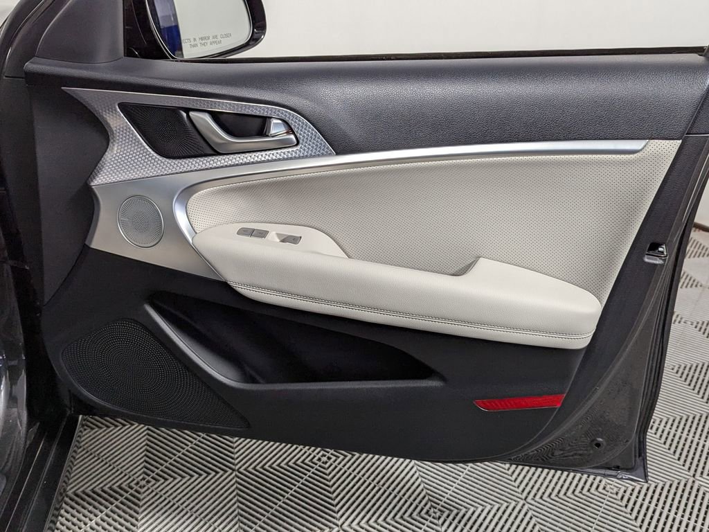 Used 2023 Genesis G70 2.0T w/ Sport Prestige Package image 28