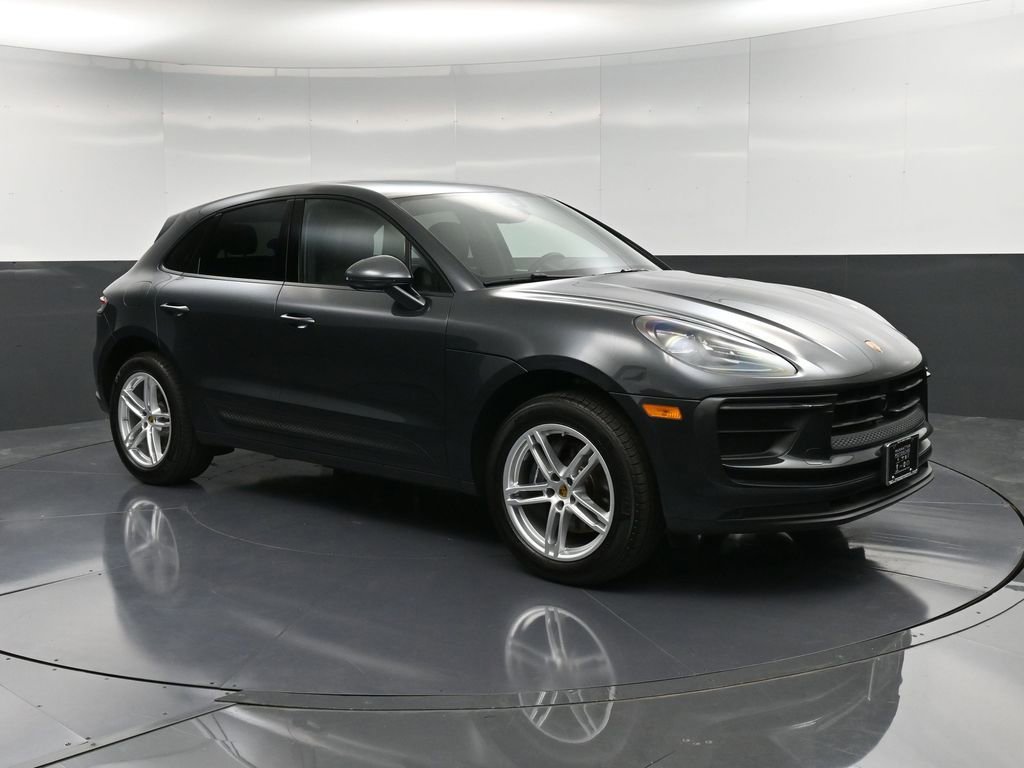 Certified 2025 Porsche Macan image 10