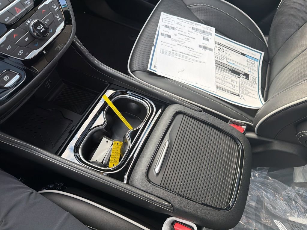 New 2026 Chrysler Pacifica Limited image 22