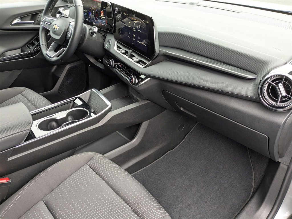 Used 2025 Chevrolet Equinox LT image 36