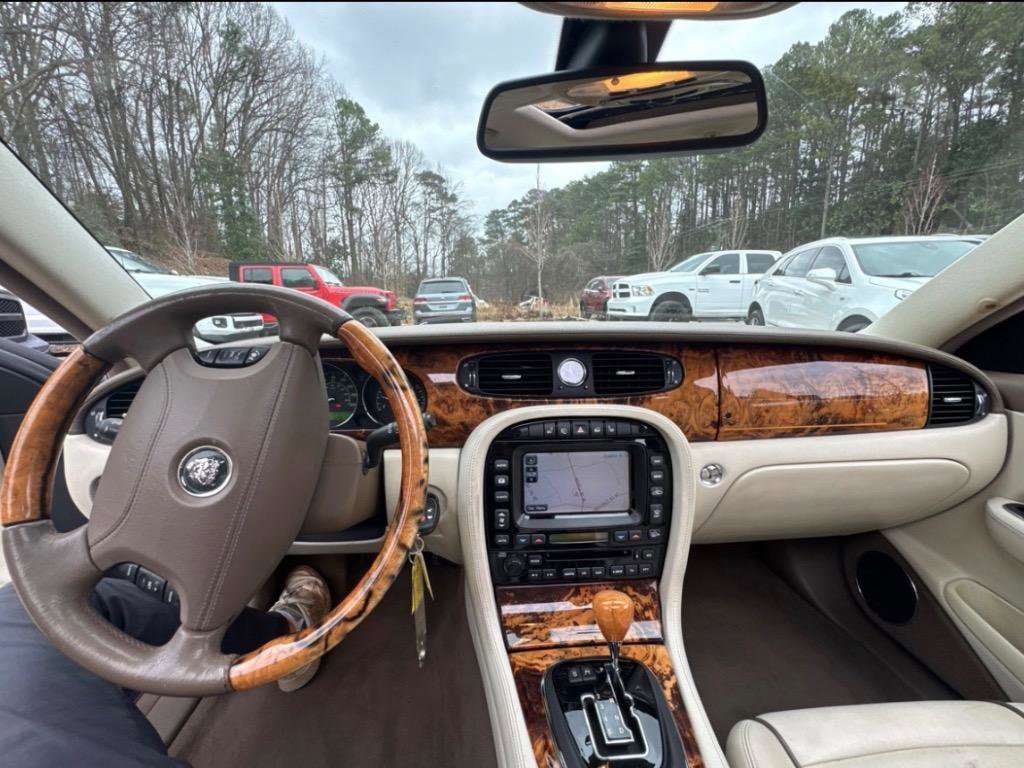 Used 2006 Jaguar XJ Vanden Plas image 23
