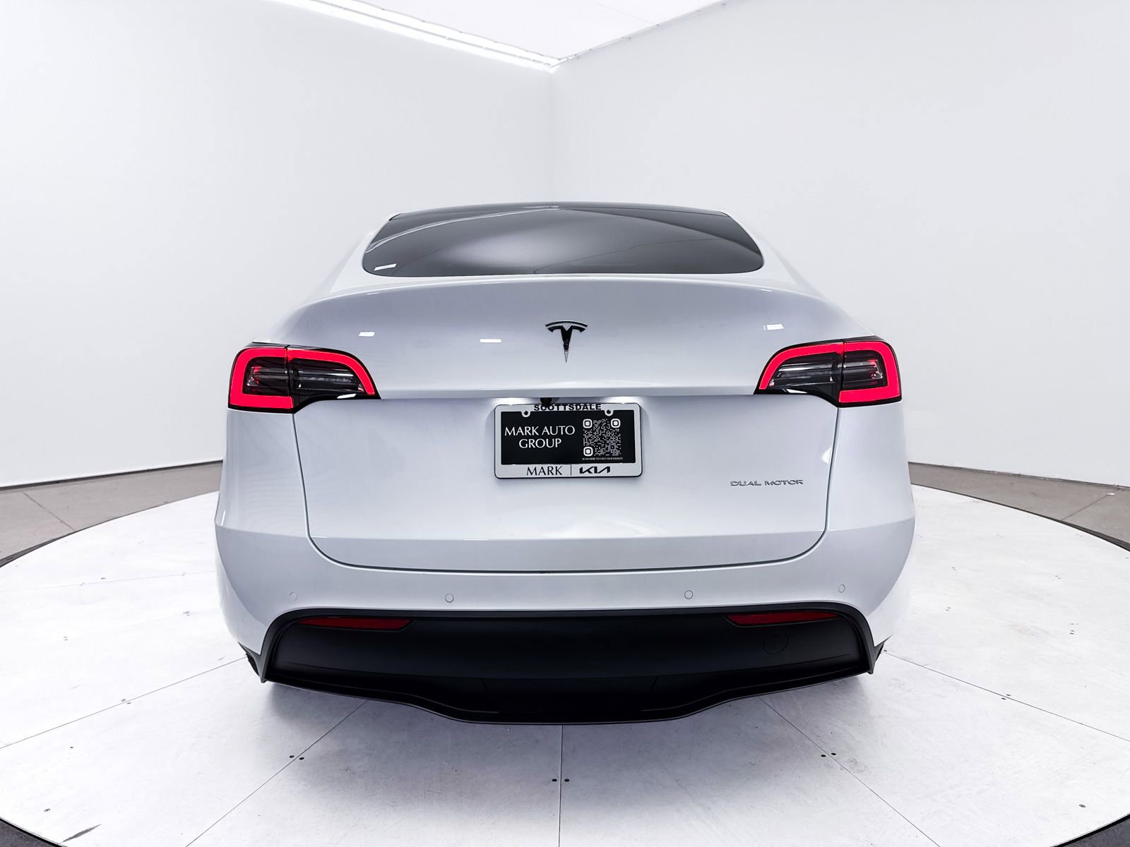 Used 2022 Tesla Model Y Long Range image 28