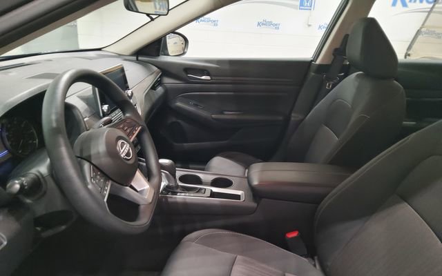 Used 2025 Nissan Altima 2.5 SV FWD image 36