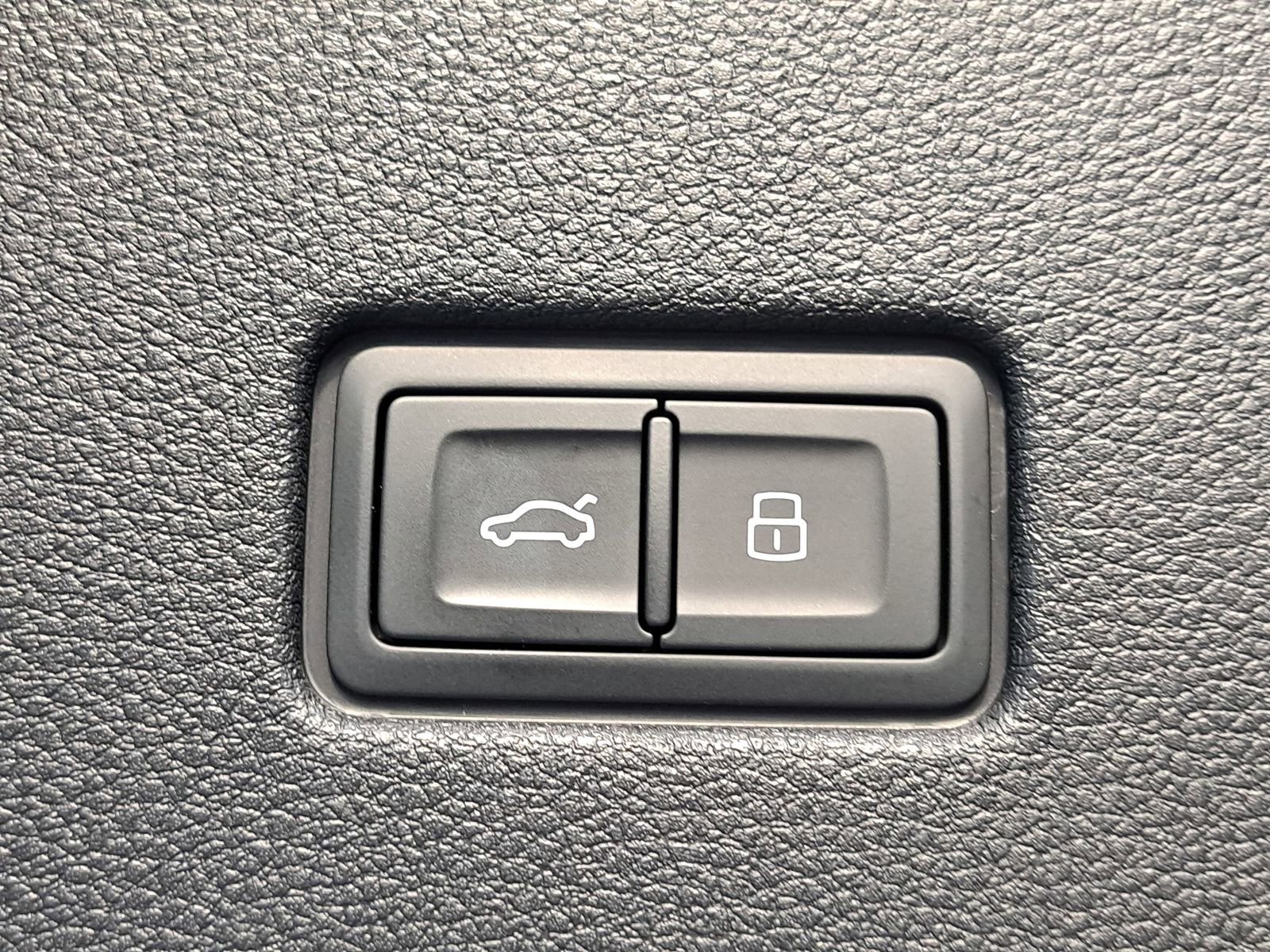 New 2025 Audi RS Q8 performance image 13