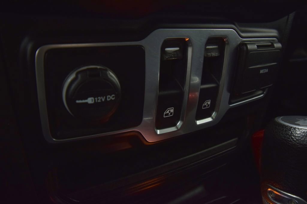 Used 2022 Jeep Wrangler Sport image 30