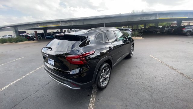 Used 2026 Chevrolet Trax LT w/ Driver Confidence Package FWD image 8