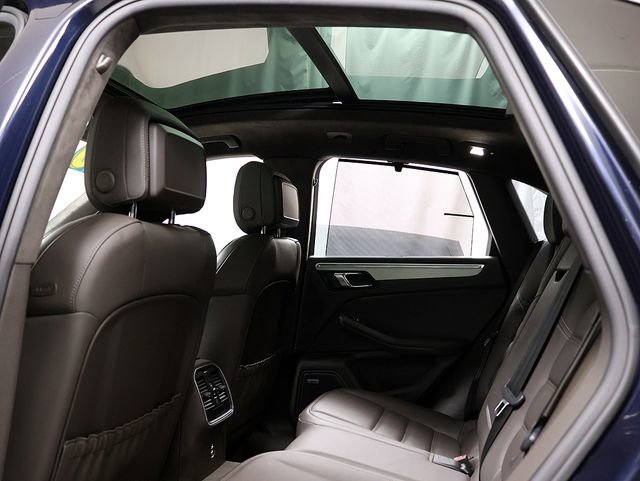 Used 2020 Porsche Macan Turbo image 13