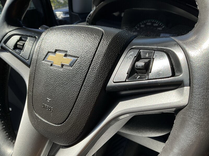 Used 2019 Chevrolet Trax LT w/ Sun & Sound Package AWD/4WD image 24