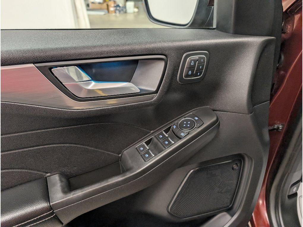 Used 2021 Ford Escape Titanium AWD/4WD image 8