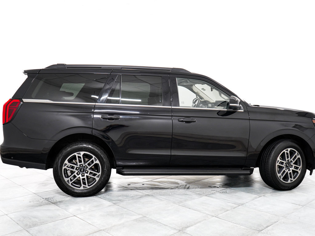 Used 2025 Ford Expedition Active AWD/4WD image 6