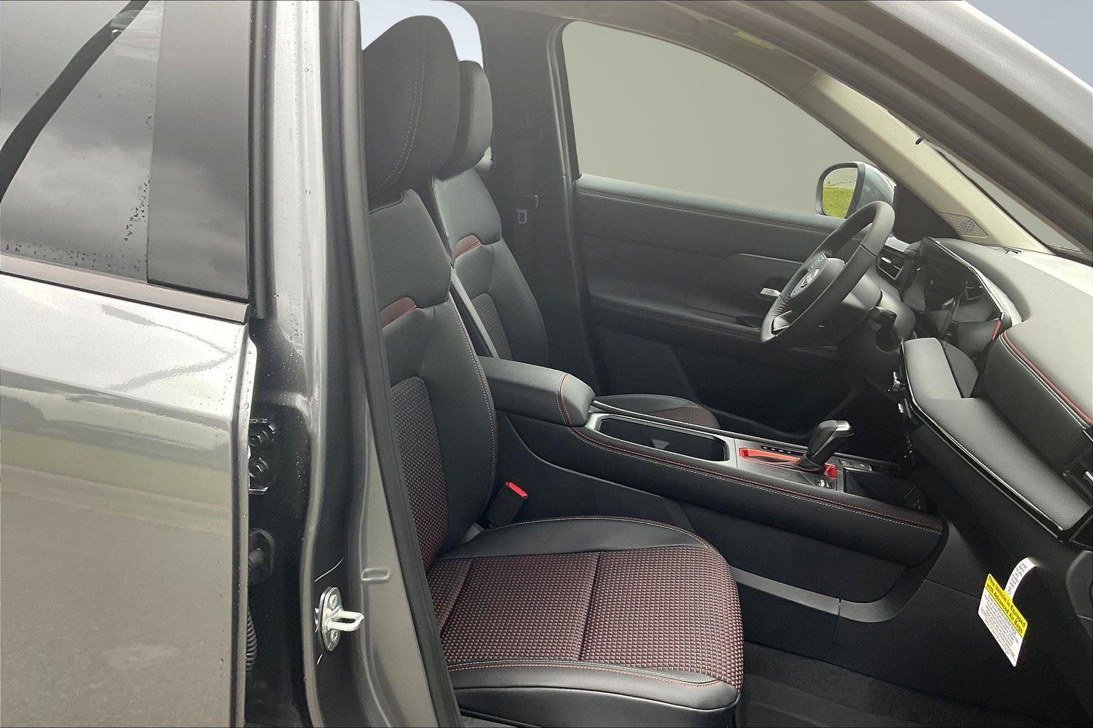 New 2025 Nissan Kicks SR AWD/4WD image 8