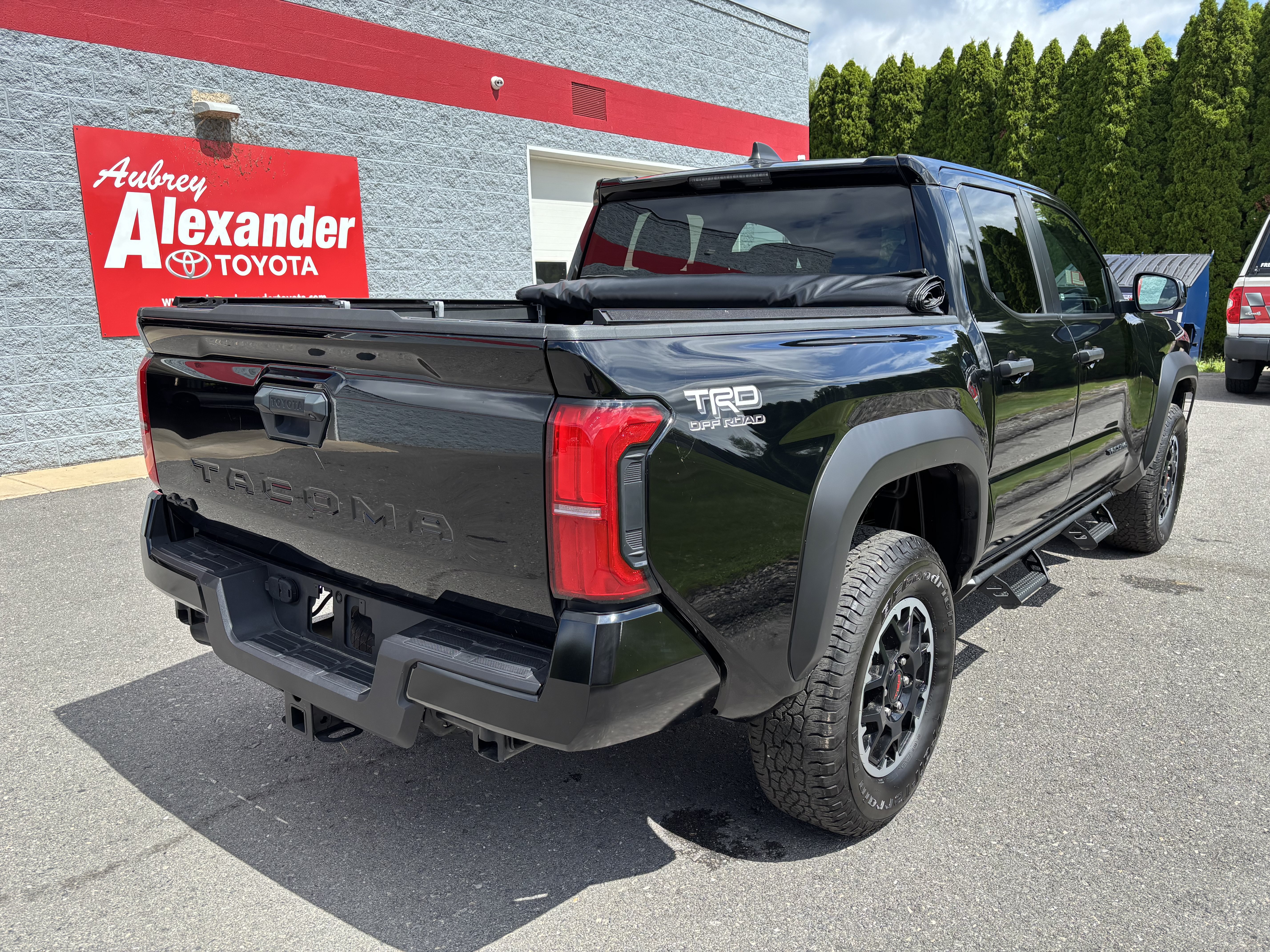 Used 2024 Toyota Tacoma TRD Off-Road AWD/4WD image 3