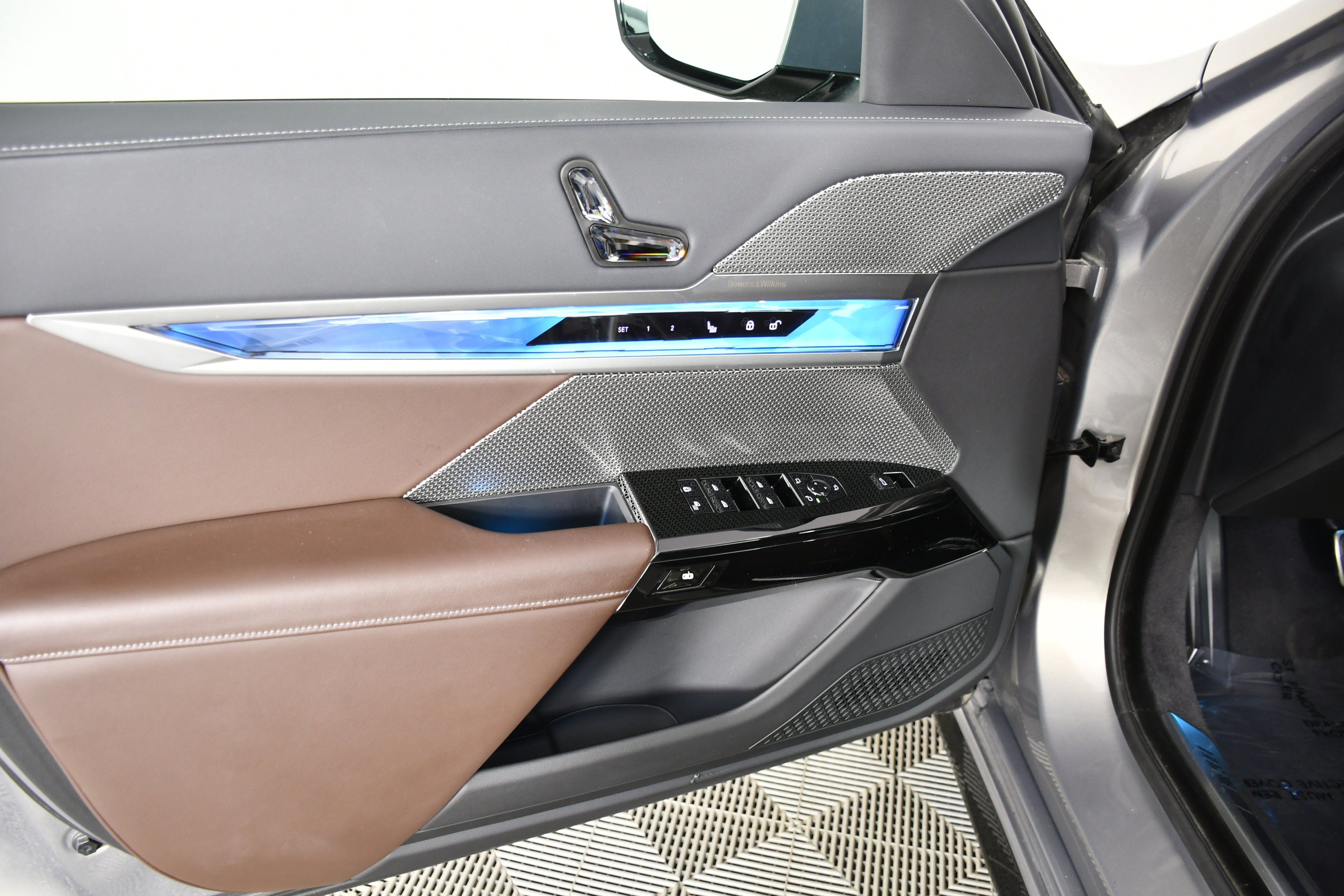 Used 2025 BMW 740i xDrive image 37