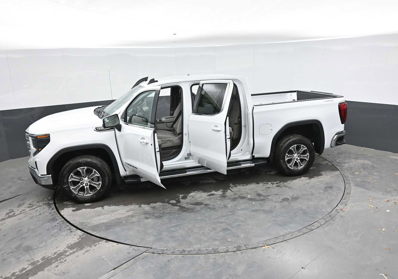 New 2026 GMC Sierra 1500 SLE w/ Preferred Package AWD/4WD image 51