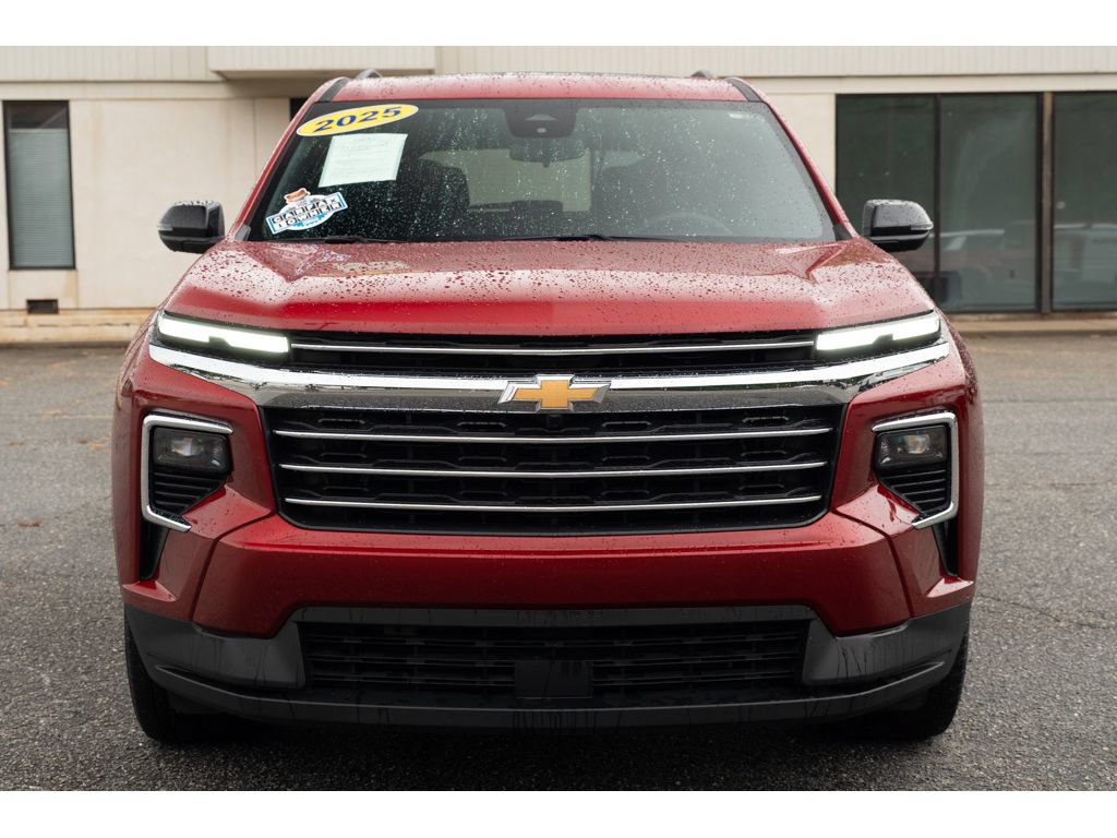 Used 2025 Chevrolet Traverse LT w/ Sun and Wheel Package FWD image 3