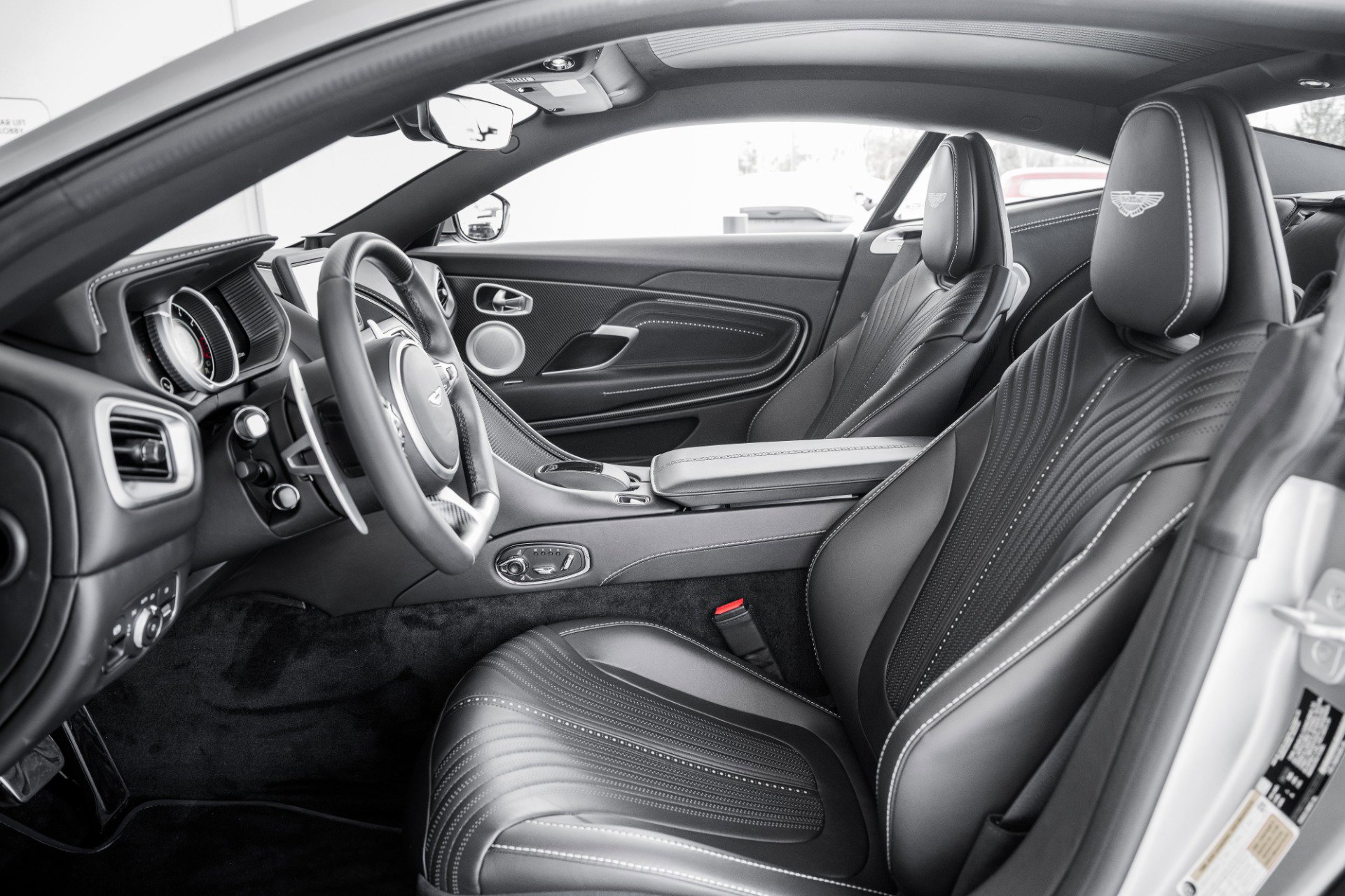 Used 2023 Aston Martin DB11 Coupe image 10