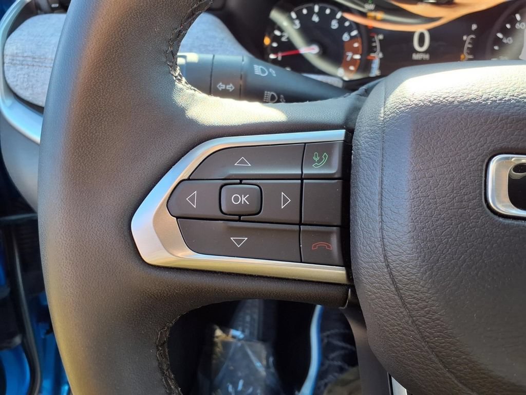 Used 2024 Jeep Compass Latitude w/ Sun and Sound Group AWD/4WD image 13