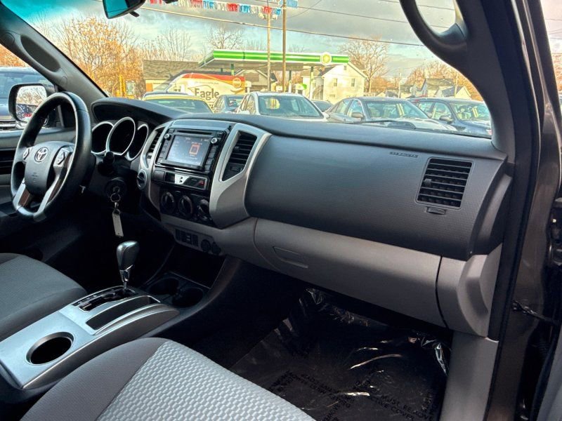 Used 2014 Toyota Tacoma 4x4 Double Cab image 16